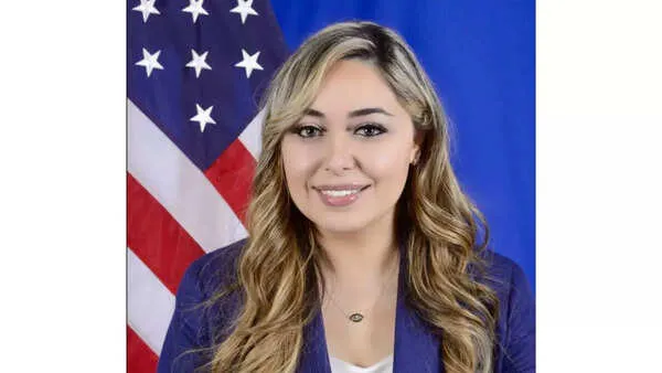 Mora Namdar Biography